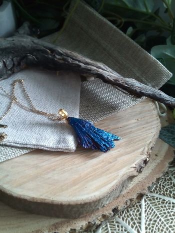 Collier pendentif en carborandite