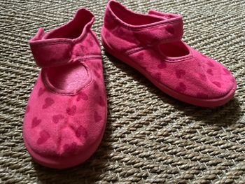 Chaussons fille neufs P28