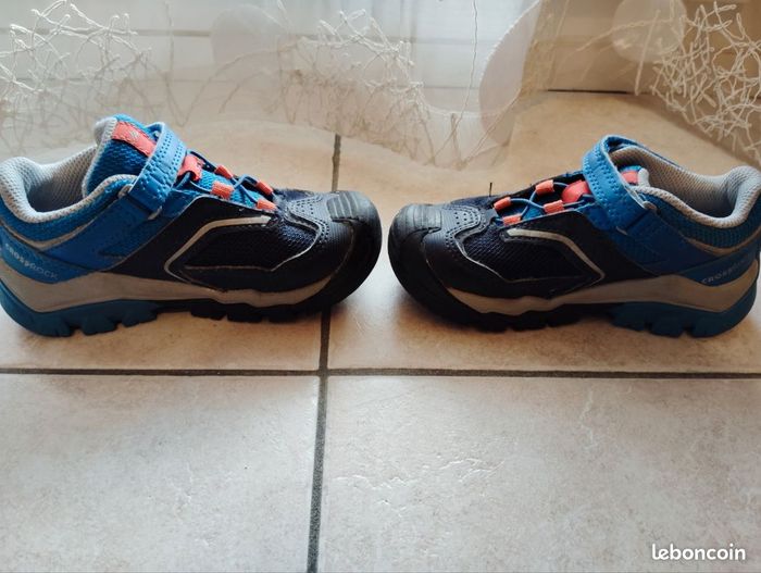 Baskets garçon Decathlon Quechua pointure 26 - photo numéro 2