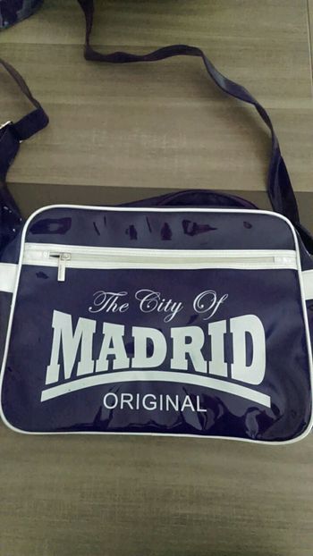 Sac bandouillere vernis