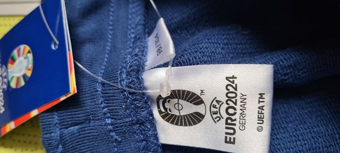 Short molletonné UEFA Euro 2024 - neuf - 2/4 ans - photo numéro 6