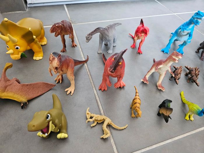 Lot de 21 dinosaures, Bon état, très propres - photo numéro 3