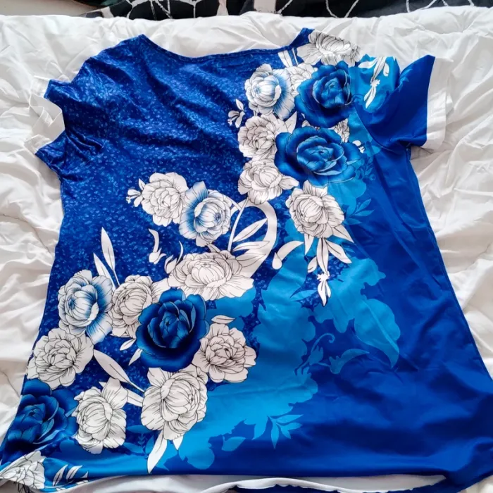 T-shirt avec motifs fleurs - photo numéro 2