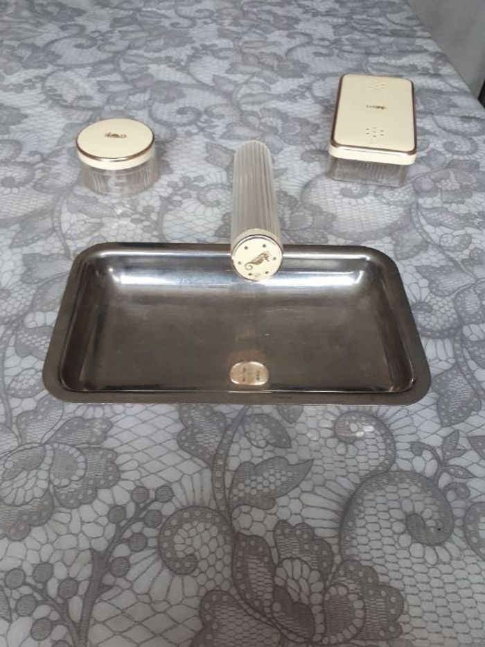 Boites de toilettes pour voyage