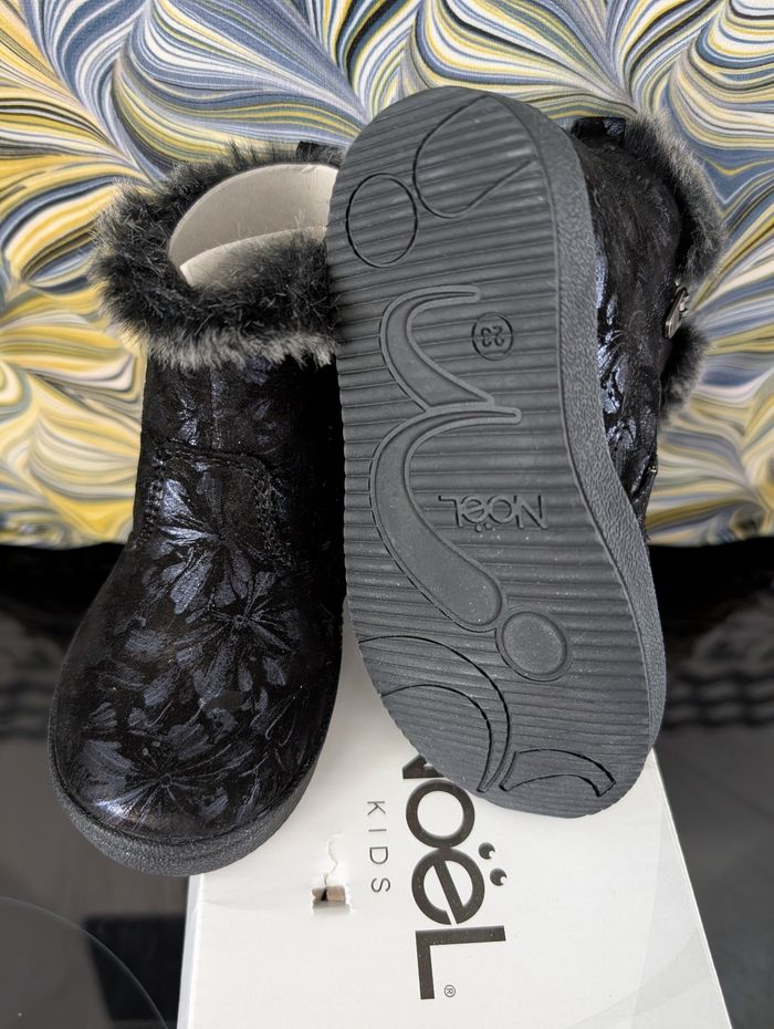 Chaussures montantes en cuir tout doux et souple. Taille 23. Neuf. Noël - photo numéro 3