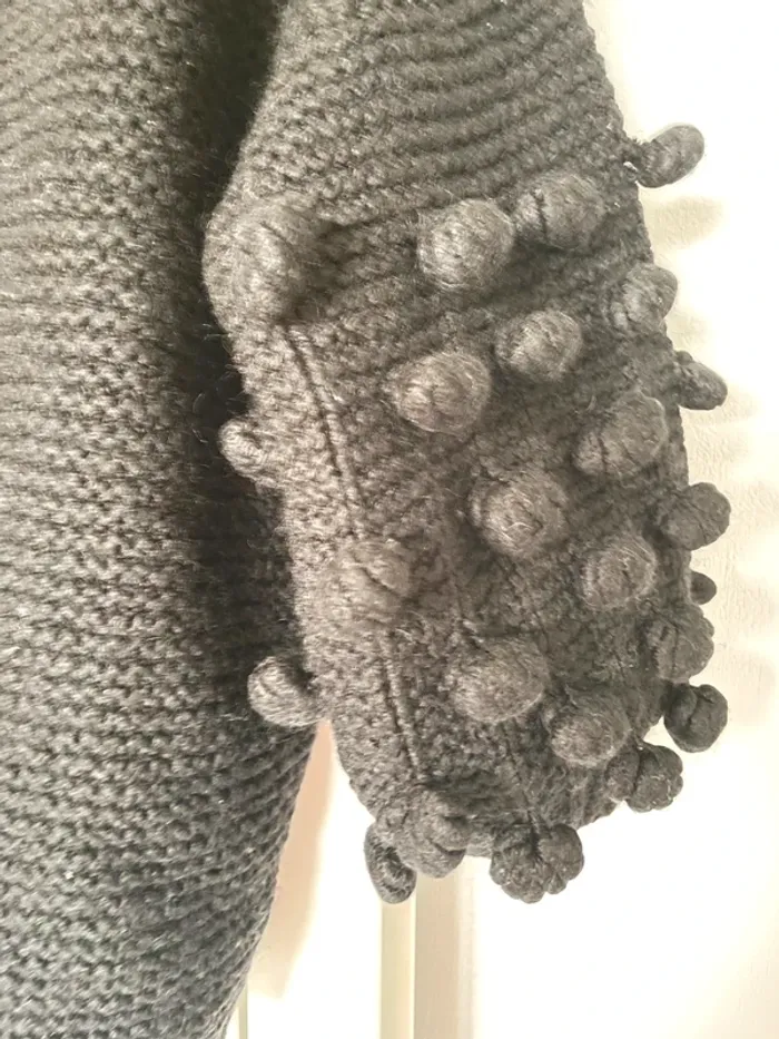 Magnifique sweat noir - photo numéro 6