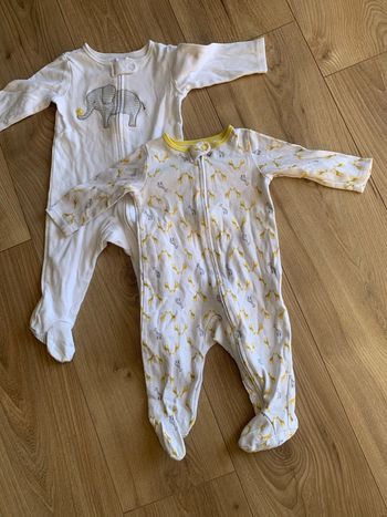 2 pyjamas bébé