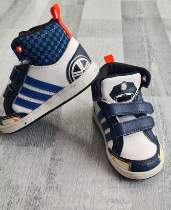 Basket adidas police  taille 20