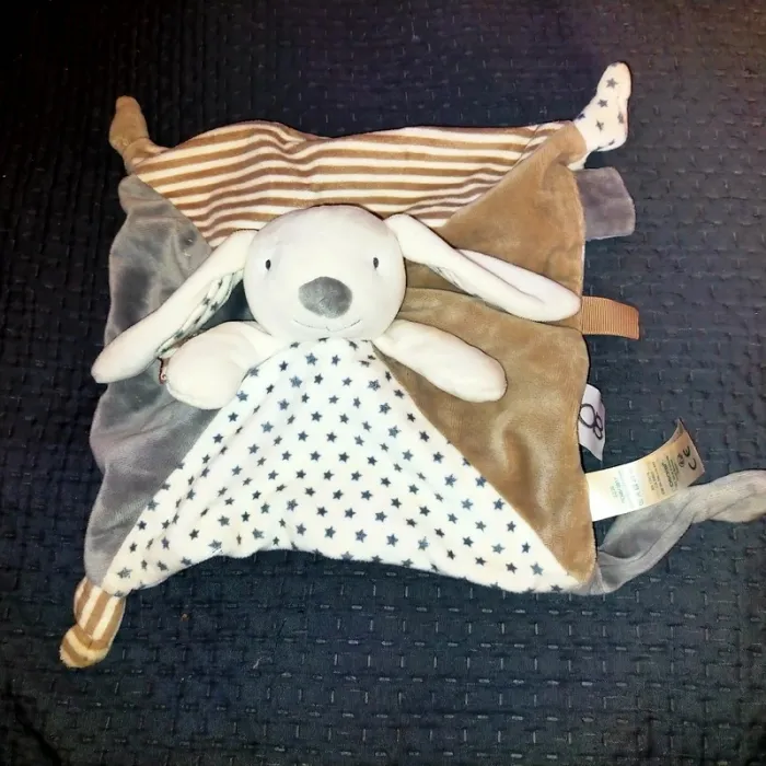 Doudou plat lapin OBAIBI carré étoile gris, marron blanc 27 cm