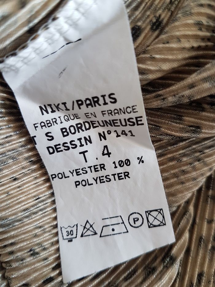Haut manches longues doré et noir motif serpent. Niki Paris. T4 (44). aisselles 56cm, haut 58cm. - photo numéro 5