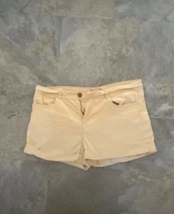 Short tissaia taille 44 en très bon état
