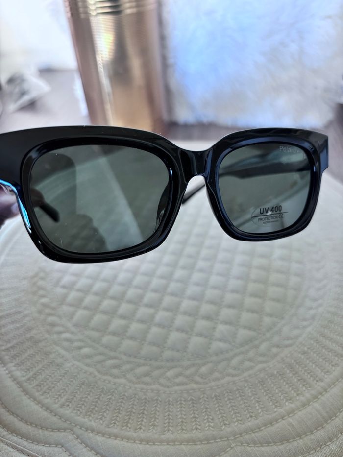 Lunette de soleil y - photo numéro 3