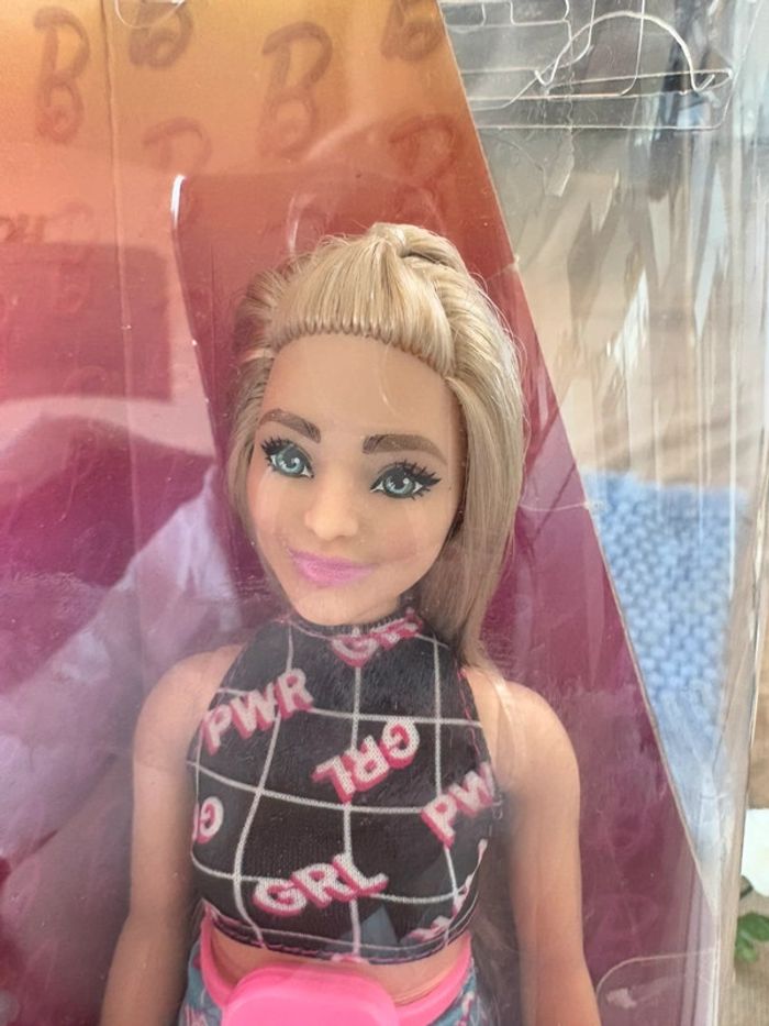 Barbie dans son blister neuve - photo numéro 6