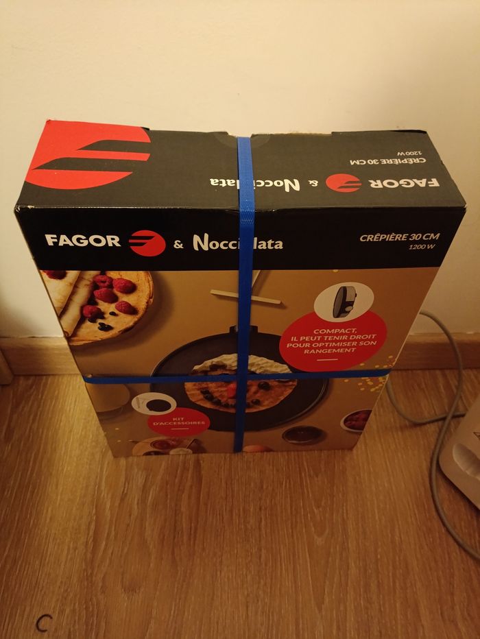 Crêpière fagor sous scellé