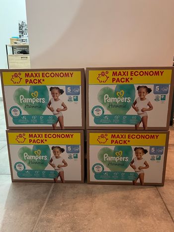 Lot de 4 carton pampers harmonie taille 5 (11-16 kg) 280 couches, jamais ouvert