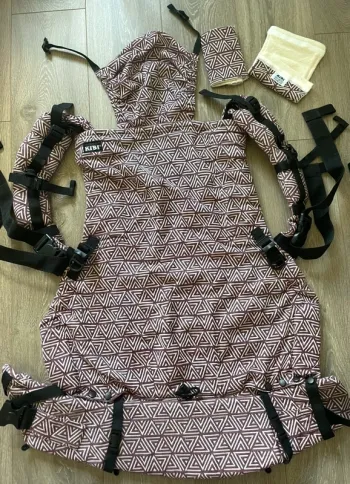Portage prefo préforme de la marque Kibi  modèle Maxi coloris Burgundy Illusion inverse 29 kilos