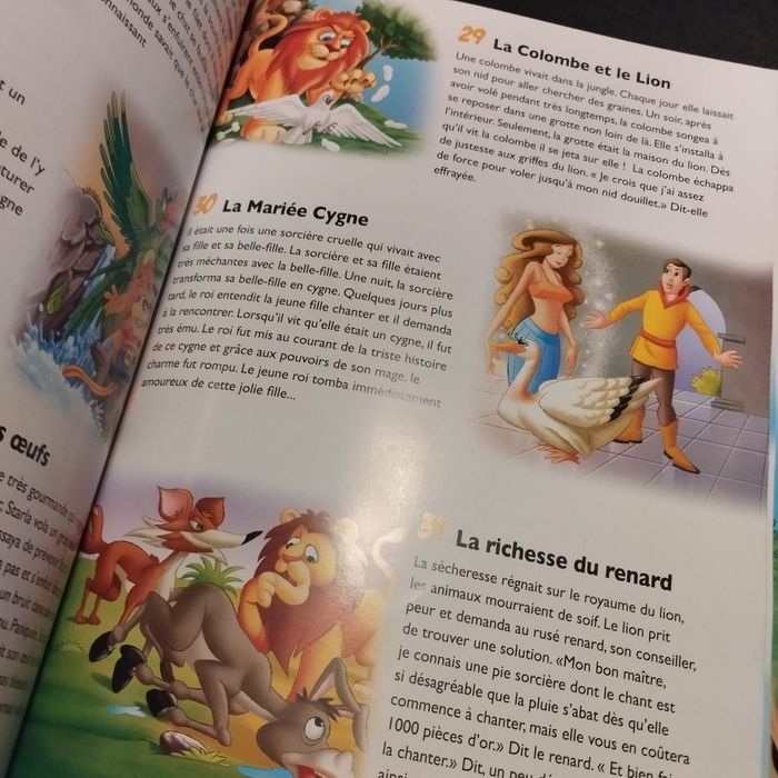 Livre enfant 365 fables et histoires d'animaux - photo numéro 3