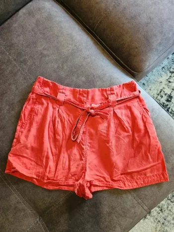 Short Superdry Corail Taille 40 - Léger et Confortable - Parfait Été