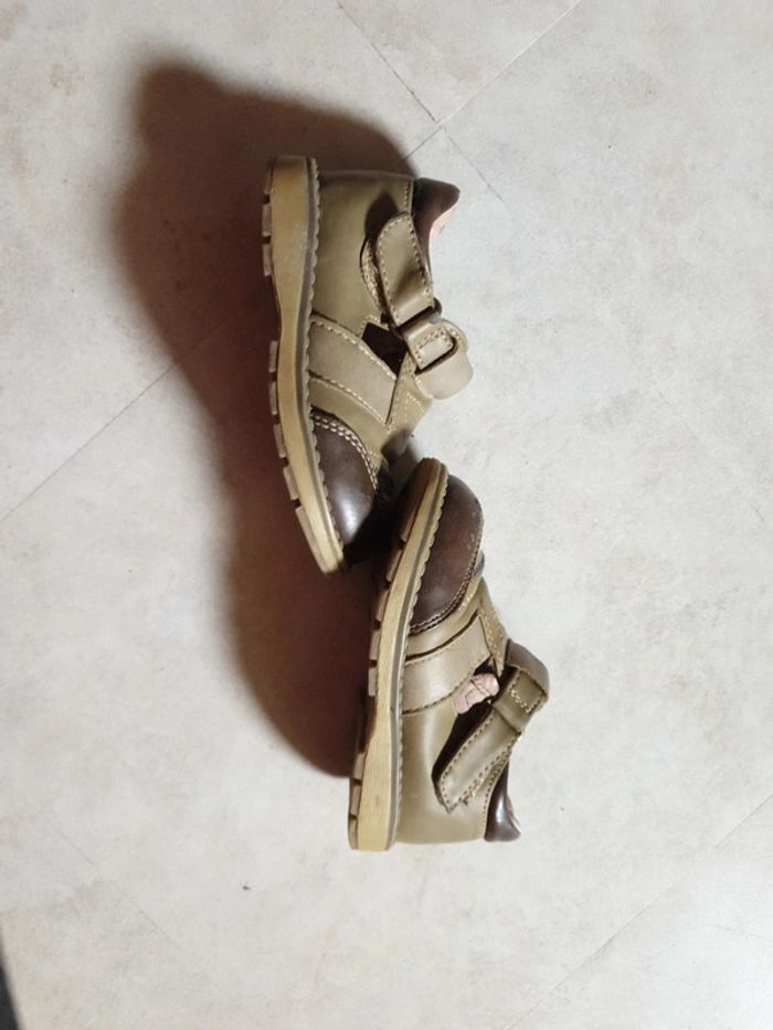 Chaussure t 22 - photo numéro 2