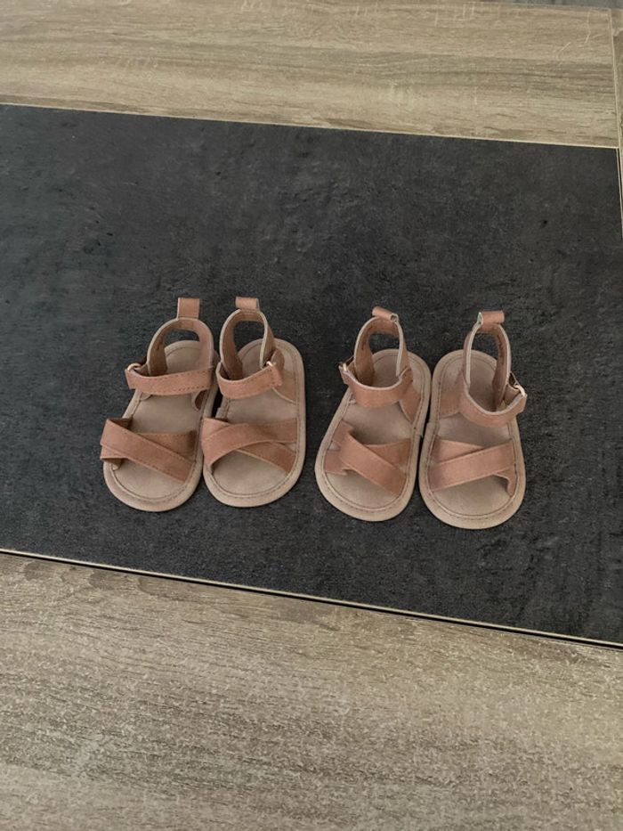 lot de 2 paires de sandales neuves 17/18 Kiabi