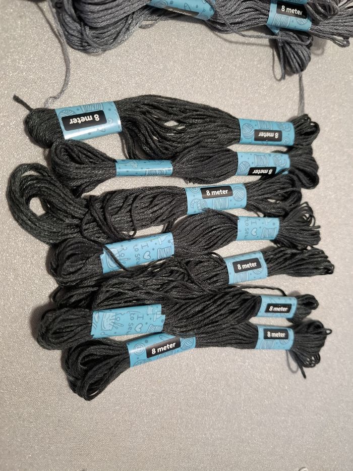 Joli lot de 50 échevettes différents tons de gris/blanc coton 8 m neuf - photo numéro 5