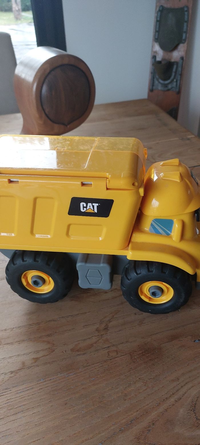 Camion de chantier Caterpillar - photo numéro 2