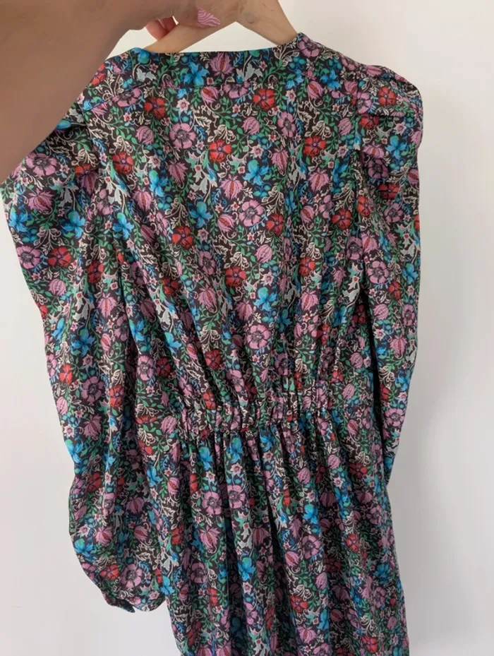 Robe manche bouffante fleurie satiné bleu rose cache-cœur moderne élégante Mango taille 34 - photo numéro 8