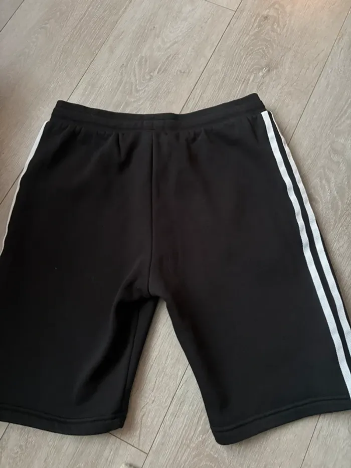 Short bermuda Adidas 14-15 ans - photo numéro 3