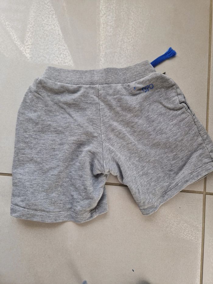 1 short 7-8 ans 122-128 cm gris marque jurassic WORLD - photo numéro 3