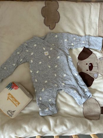 1️⃣  Combi  / vêtement bébé.  1MOIS