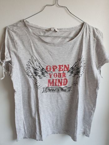 T-shirt  femme S ou fille 16 ans