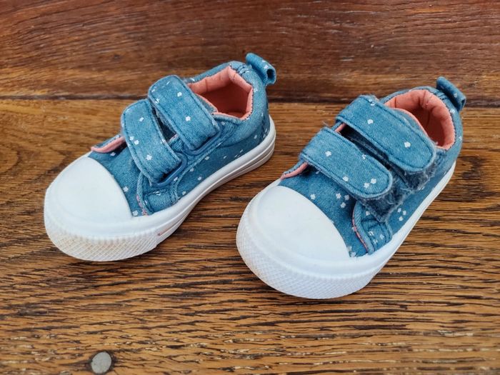 Baskets toile T.18