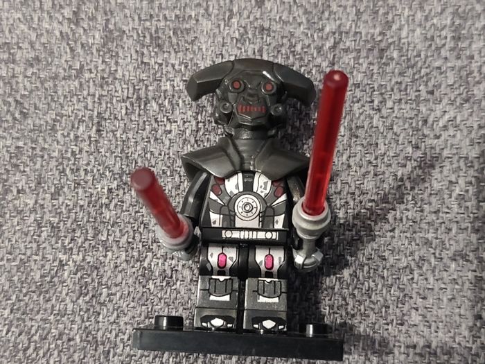 Star Wars M-OC Hunter Droid + sabres laser & socle - Figurine Compatible