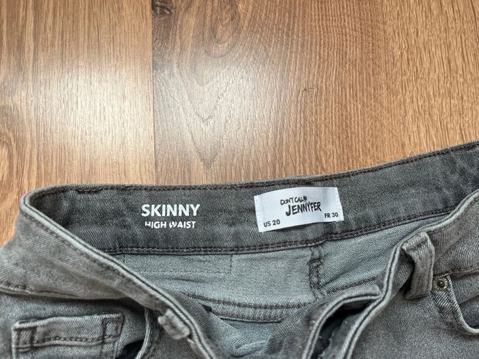 Short jean fille gris taille 30 Jennyfer - photo numéro 2