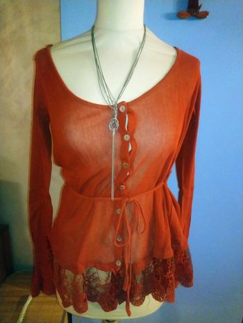 Superbe haut léger en coton et dentelle taille 38/40