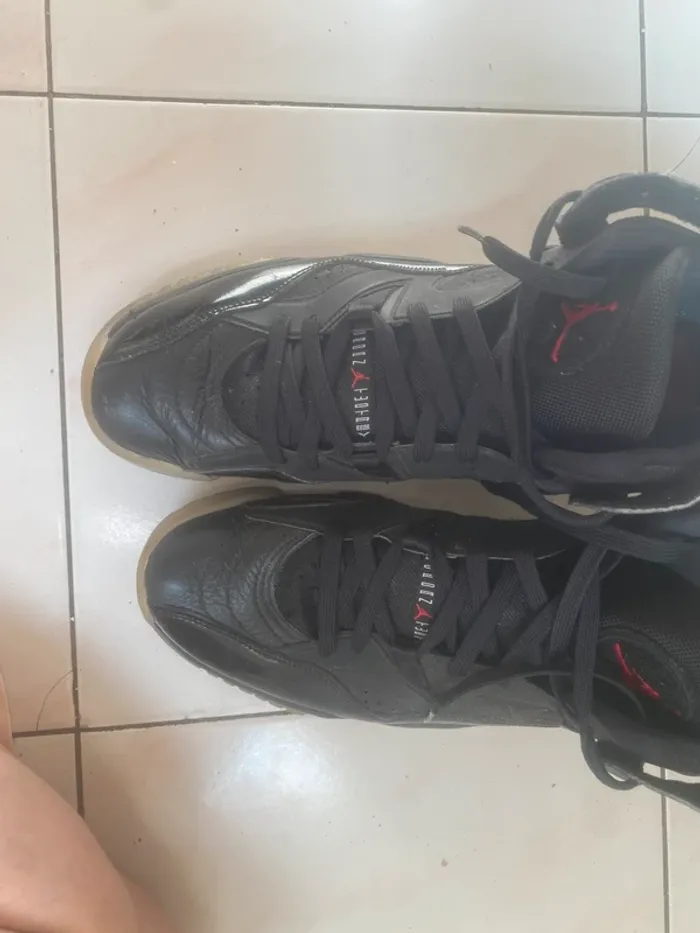 Jordan 11 CMFT Low 45 black red 45,5 - photo numéro 6