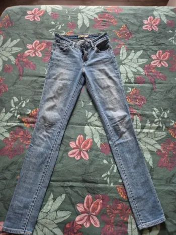 Levis slim 721