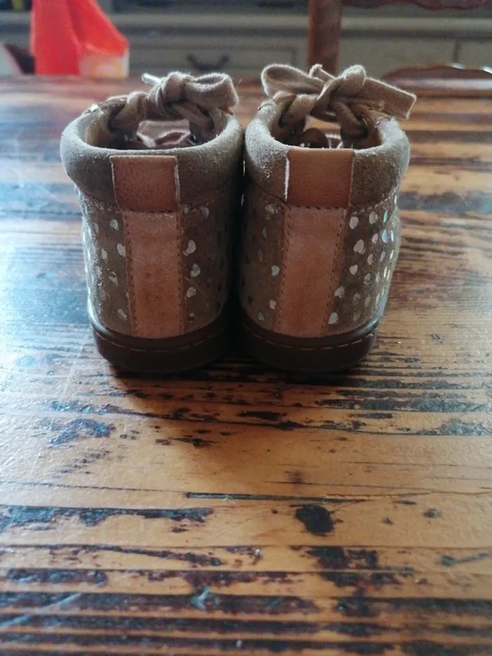 Chaussures en cuir pointure 22 - photo numéro 2