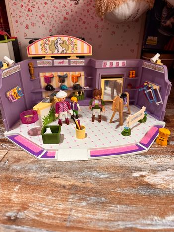 Playmobil magasin d’équitation  accessoires et personnages 