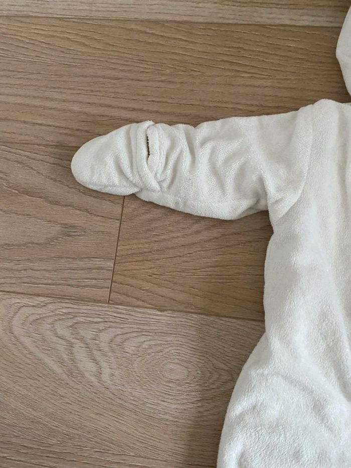 Combinaison hiver 1 mois blanc avec gants intégrés - photo numéro 3