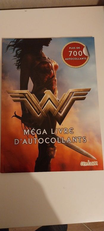 Mega livre d autocollants Wonder Women