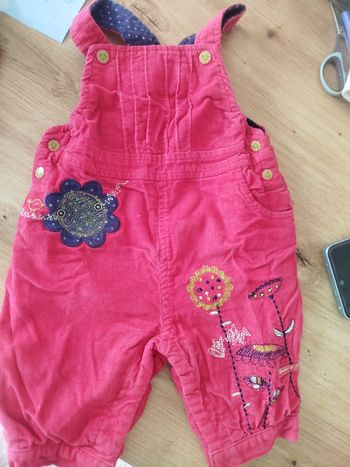 #kytie3moisfille. Salopette en velours côtelé taille 3 mois 