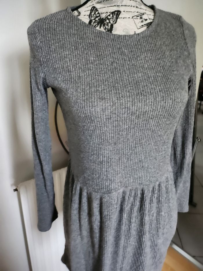 Robe courte grise  maille côtelée Kiabi Taille XS ou 34 - photo numéro 2