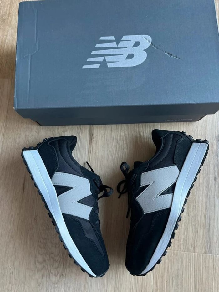 New Balance 327 Black White 35,5