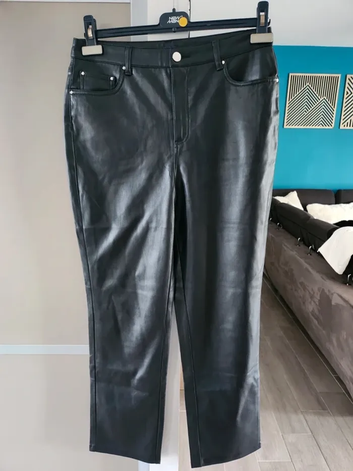 Pantalon noir simili cuir kiabi taille 40 excellent état