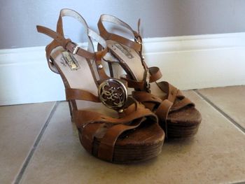 Chaussures femme Guess 36 cuir marron talons Bon état