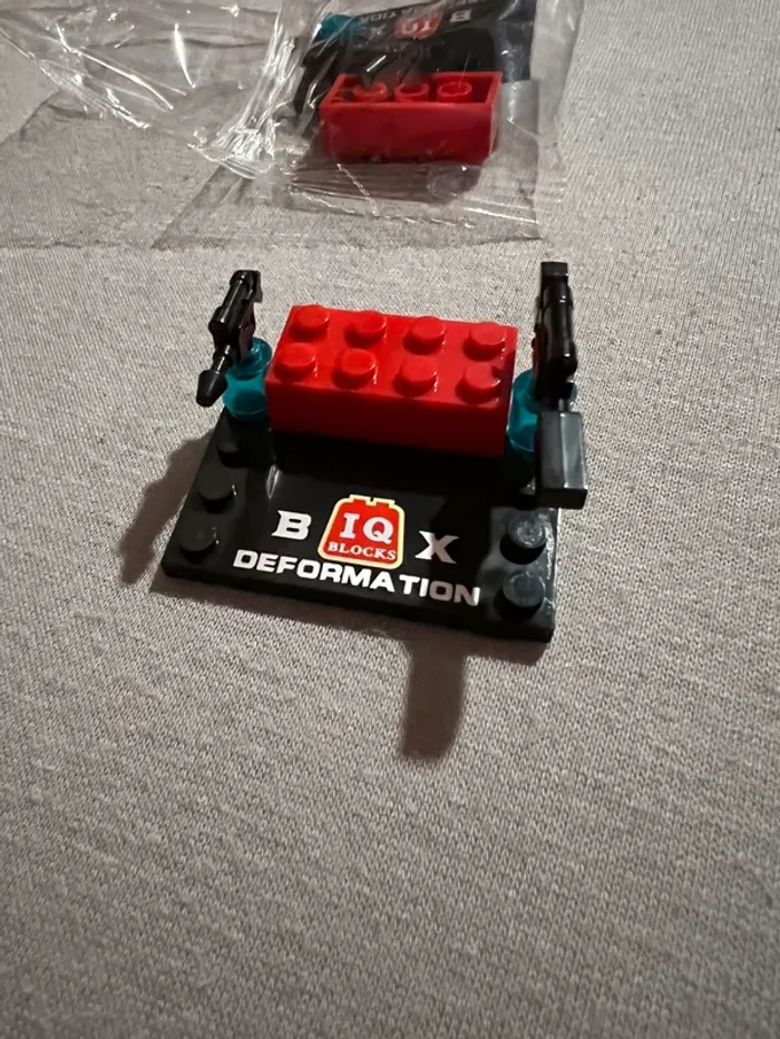 Lego robot deformed blocks - photo numéro 3