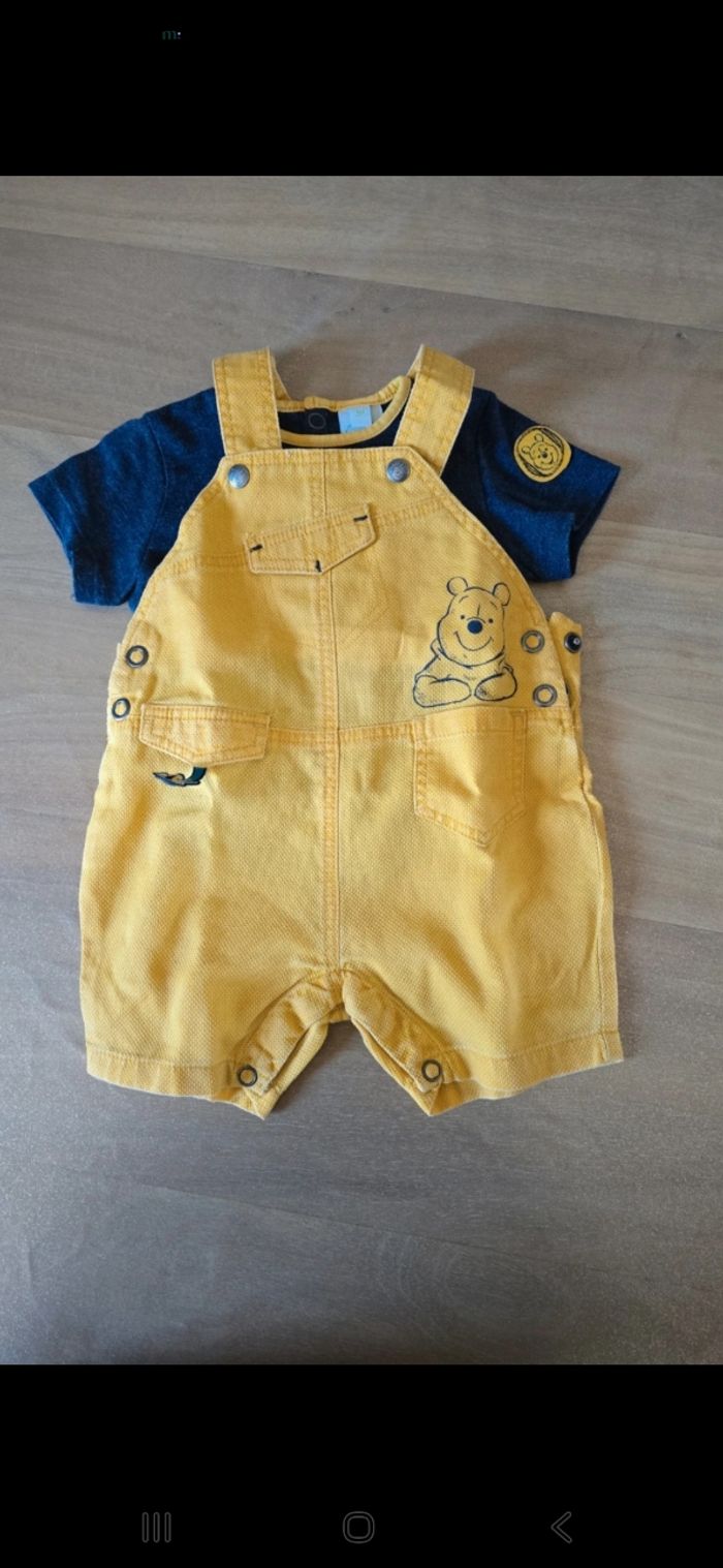 Ensemble salopette et tee-shirt Winnie l'ourson