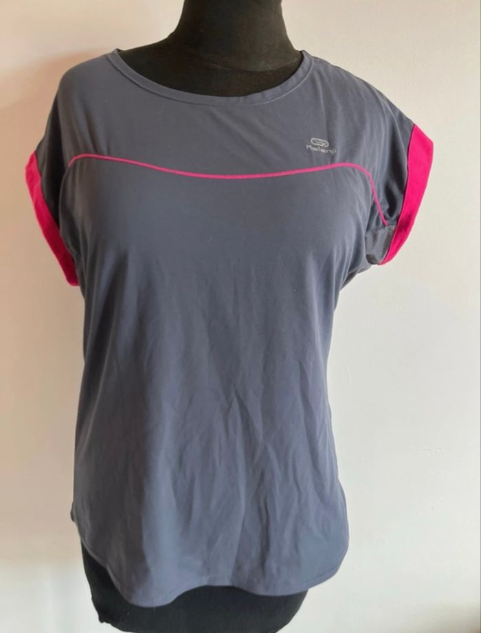 Haut de sport taille L de chez Kalenji en très bon état