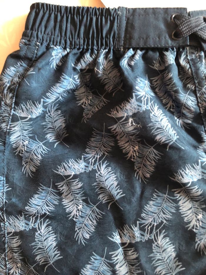 Short de bain neuf 6 ans - photo numéro 4
